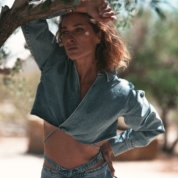 LE JEAN Arielle Cropped Denim Wrap Top Small NWT - Picture 6 of 10